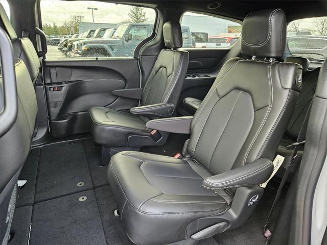 new 2025 Chrysler Pacifica car, priced at $39,993