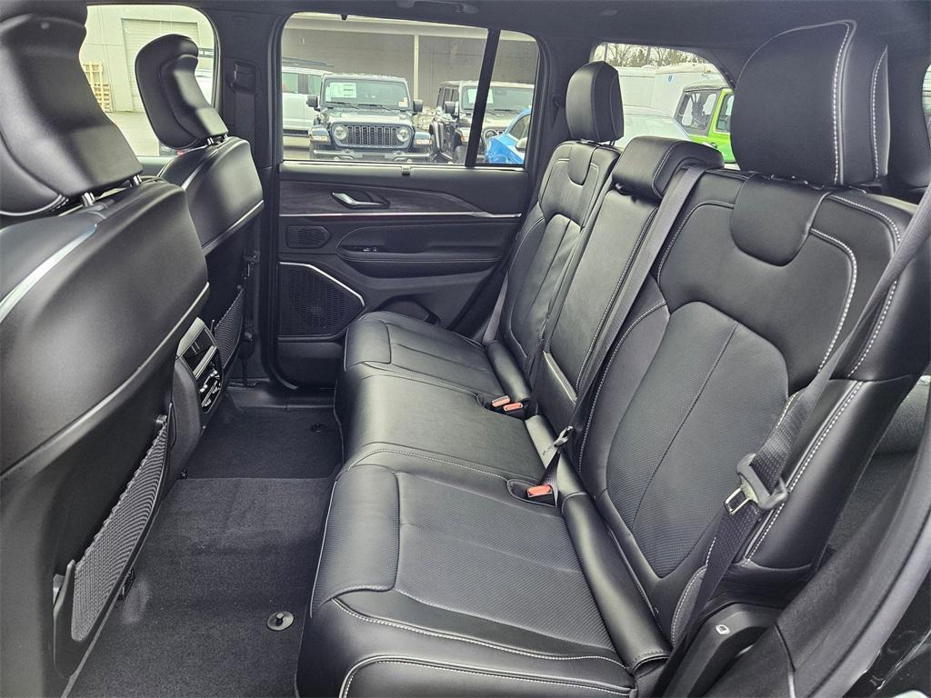 new 2025 Jeep Grand Cherokee car, priced at $55,993