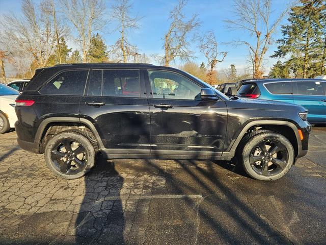 new 2025 Jeep Grand Cherokee car, priced at $40,493