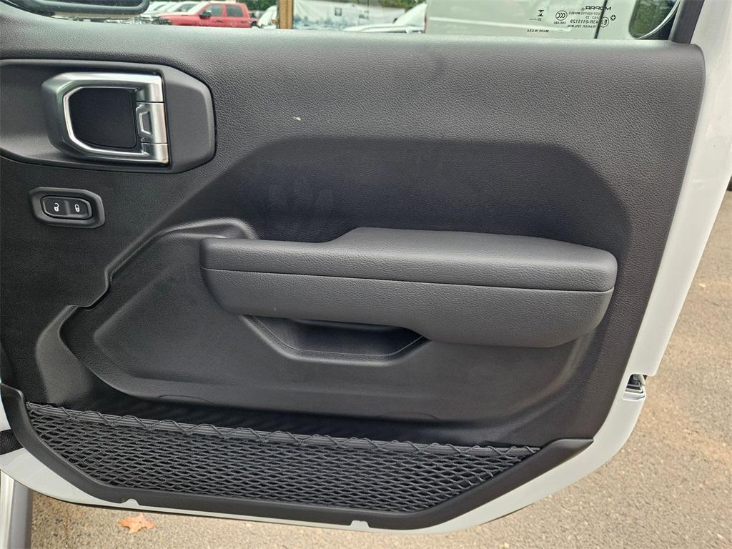 new 2025 Jeep Gladiator car, priced at $45,749