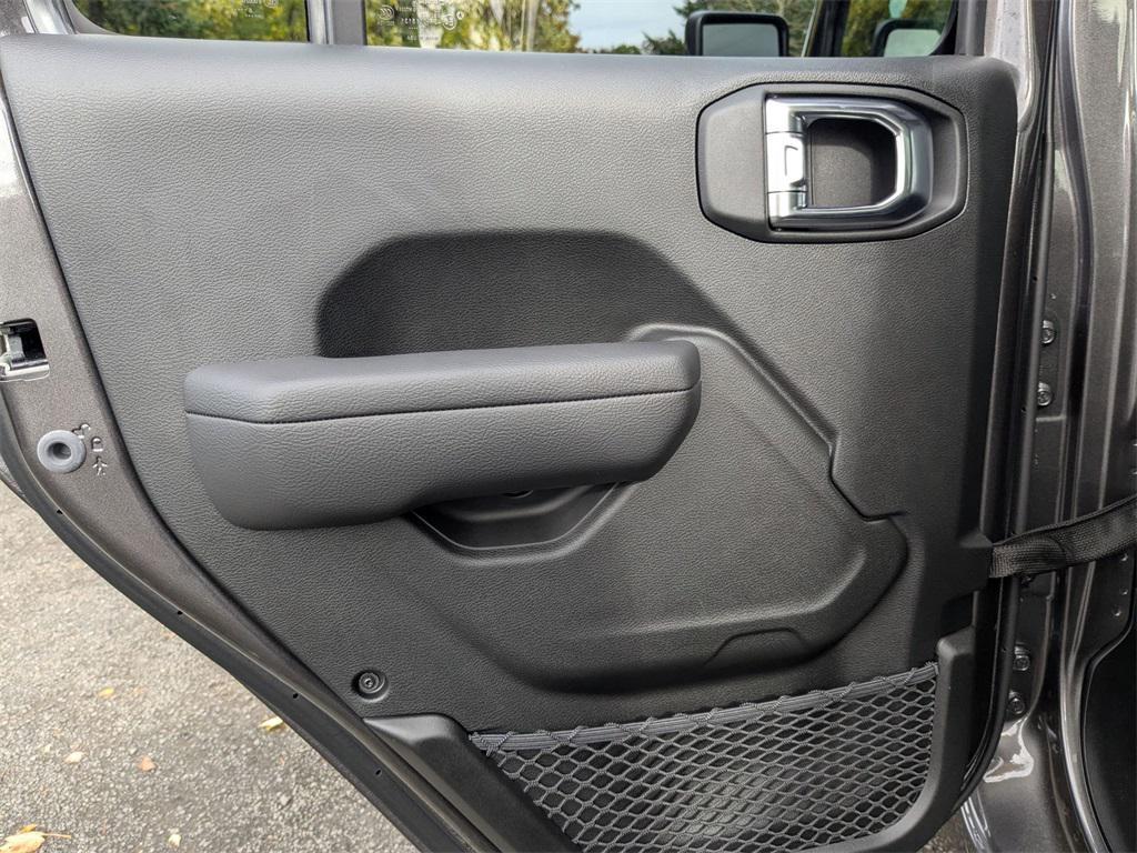 new 2025 Jeep Gladiator car, priced at $38,999