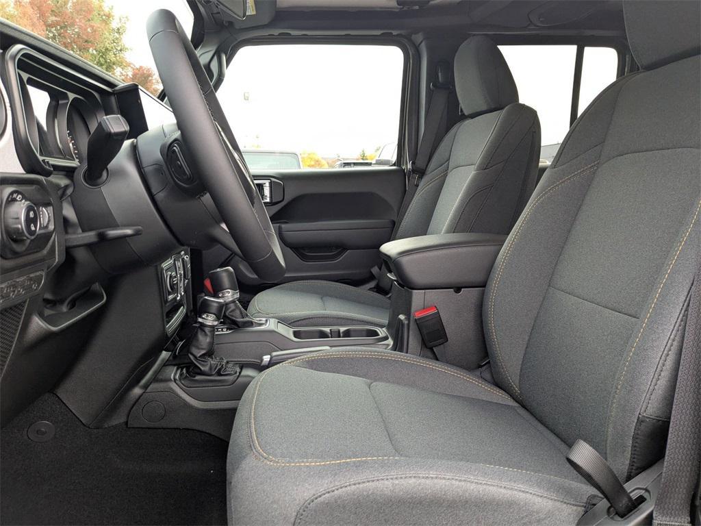 new 2025 Jeep Gladiator car, priced at $38,999