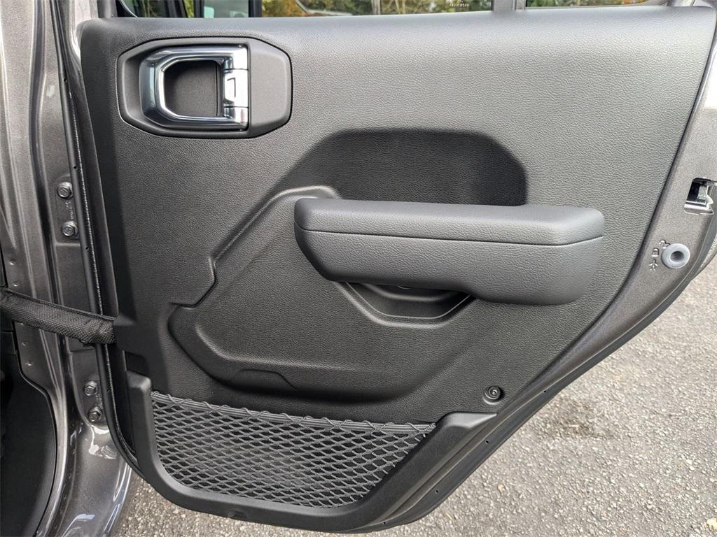 new 2025 Jeep Gladiator car, priced at $38,999