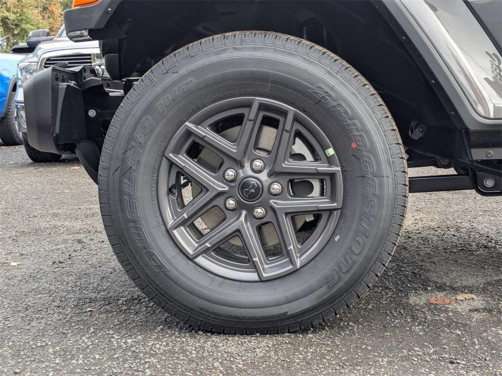 new 2025 Jeep Gladiator car, priced at $38,999