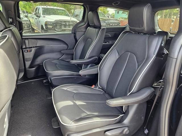 new 2025 Chrysler Pacifica Hybrid car, priced at $45,493