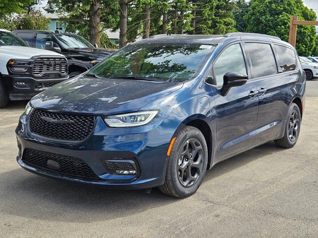 new 2025 Chrysler Pacifica Hybrid car, priced at $45,493
