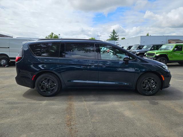 new 2025 Chrysler Pacifica Hybrid car, priced at $45,493