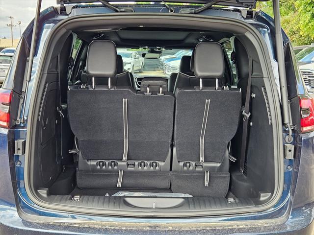 new 2025 Chrysler Pacifica Hybrid car, priced at $45,493