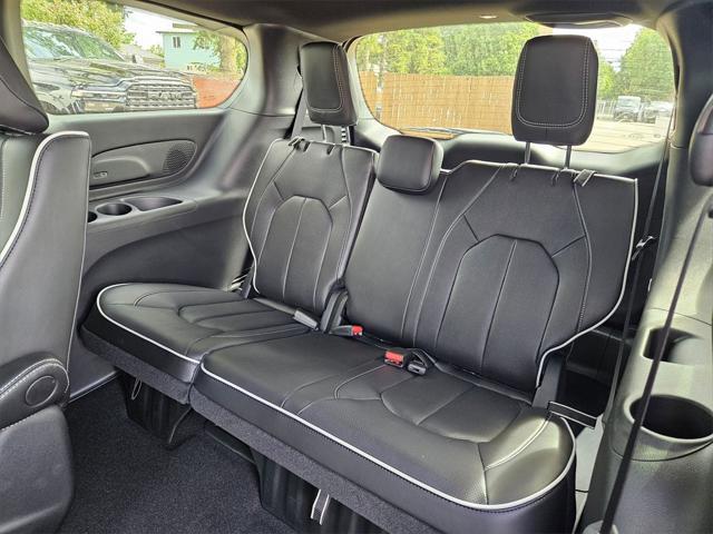 new 2025 Chrysler Pacifica Hybrid car, priced at $45,493