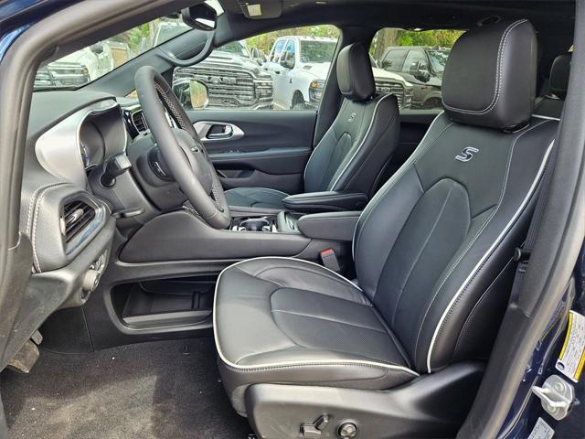 new 2025 Chrysler Pacifica Hybrid car, priced at $45,493