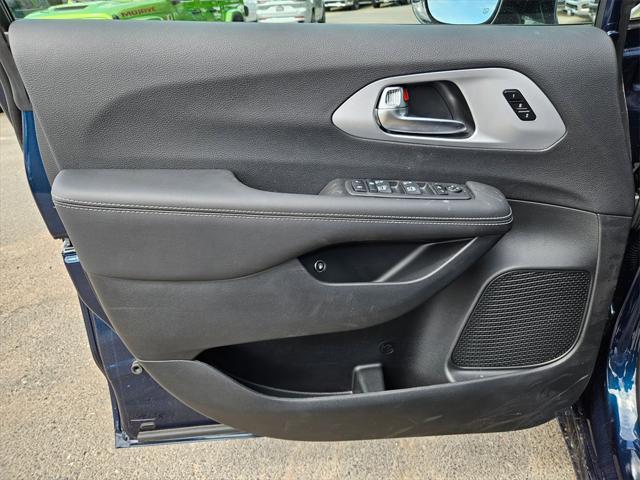 new 2025 Chrysler Pacifica Hybrid car, priced at $45,493