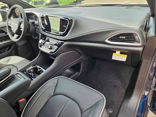 new 2025 Chrysler Pacifica Hybrid car, priced at $45,493