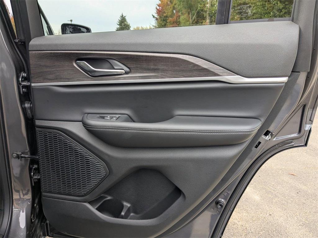 new 2025 Jeep Grand Cherokee car, priced at $47,993