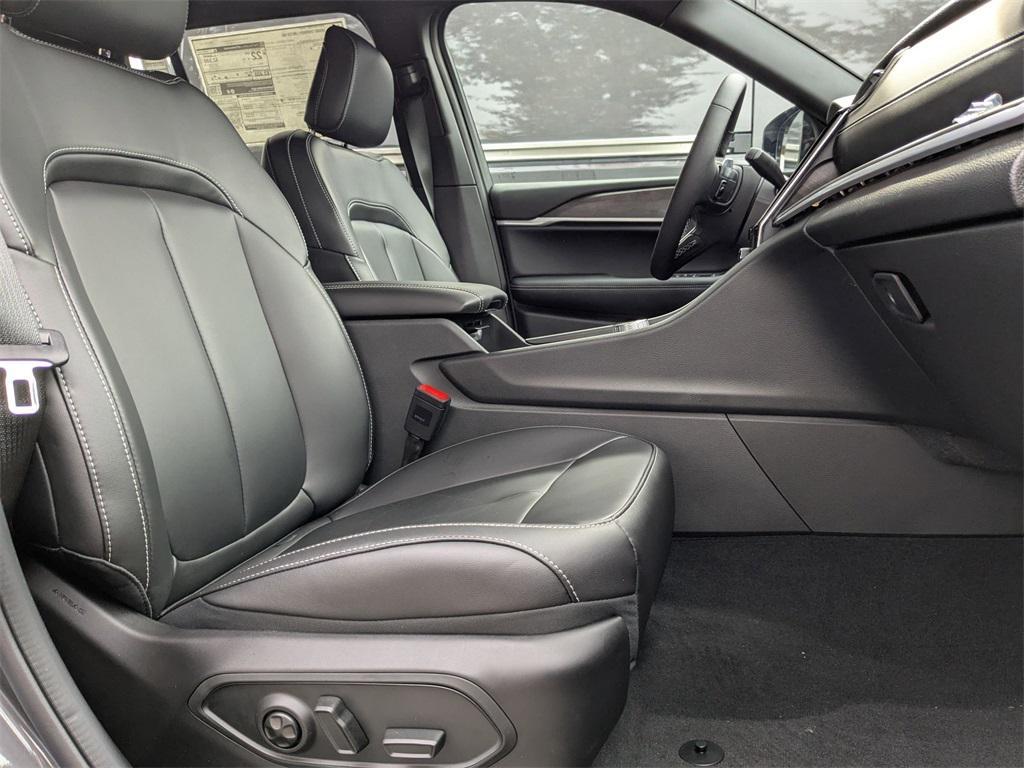 new 2025 Jeep Grand Cherokee car, priced at $47,993