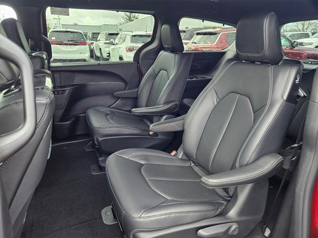 new 2025 Chrysler Pacifica Hybrid car, priced at $43,950