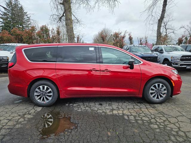 new 2025 Chrysler Pacifica Hybrid car, priced at $44,993