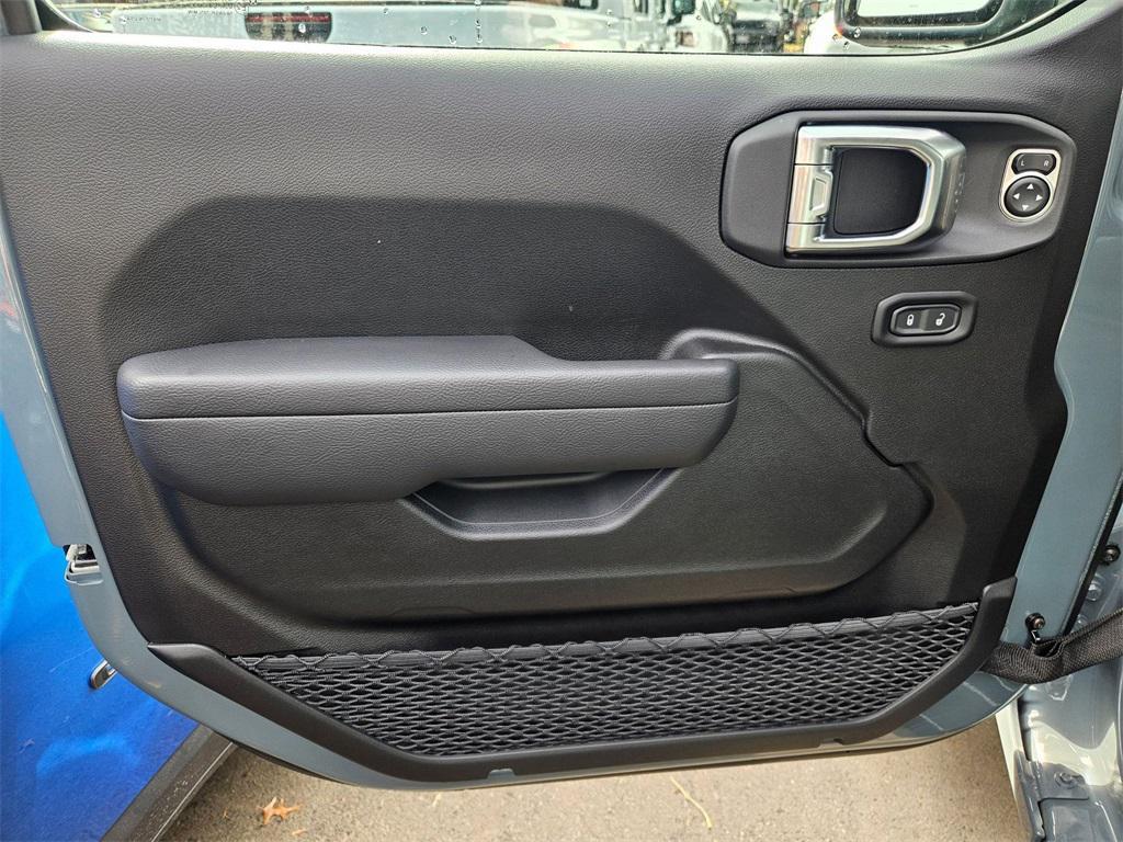 new 2025 Jeep Gladiator car, priced at $42,499