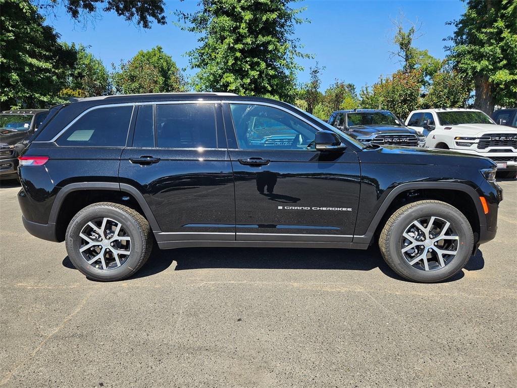 new 2025 Jeep Grand Cherokee car, priced at $45,743