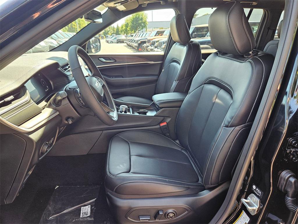new 2025 Jeep Grand Cherokee car, priced at $45,743