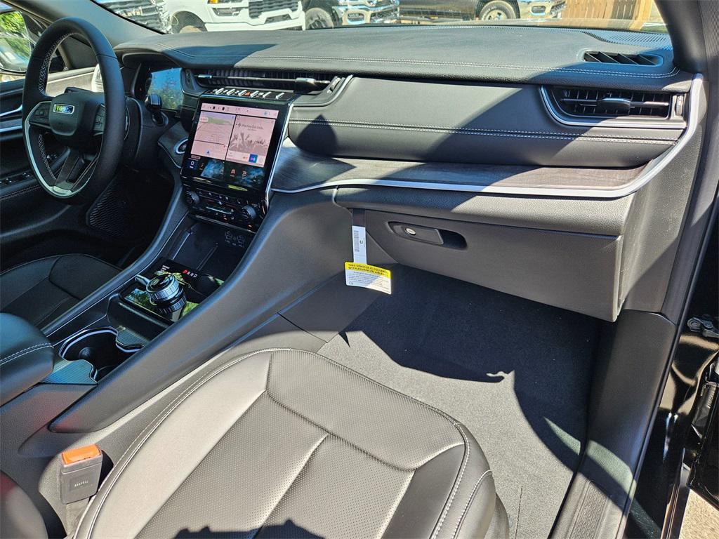 new 2025 Jeep Grand Cherokee car, priced at $45,743