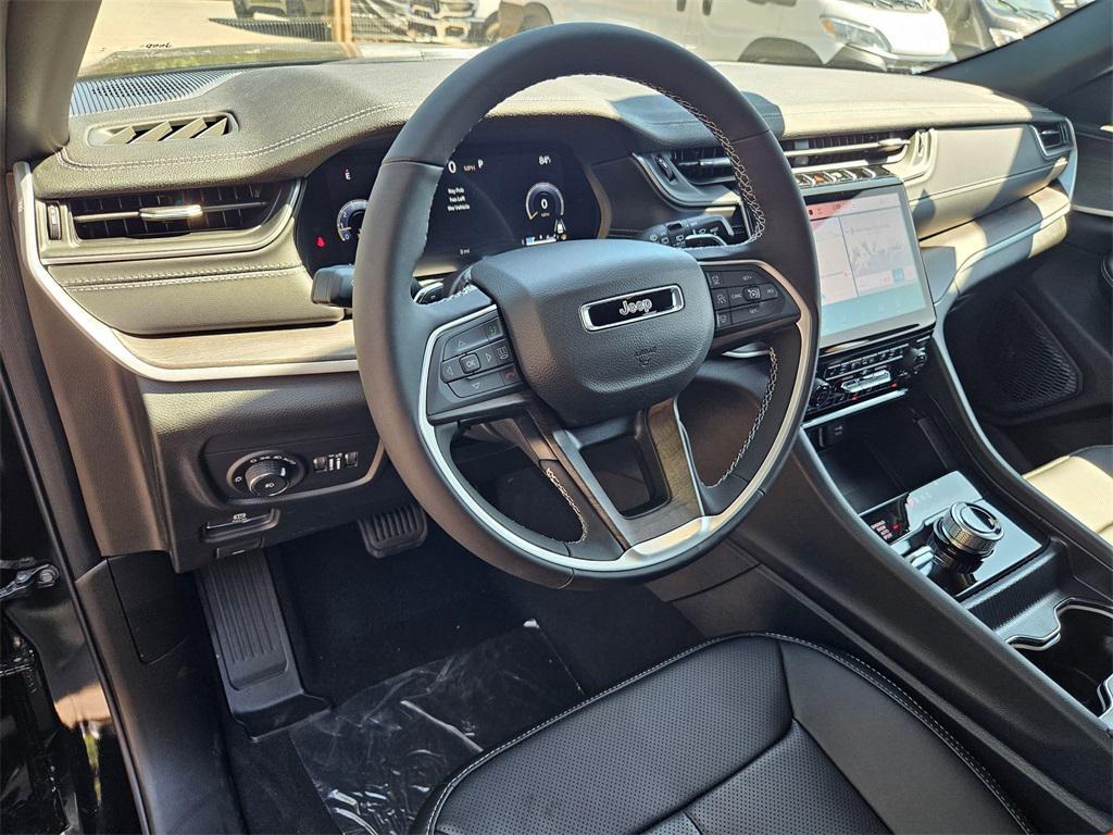 new 2025 Jeep Grand Cherokee car, priced at $45,743