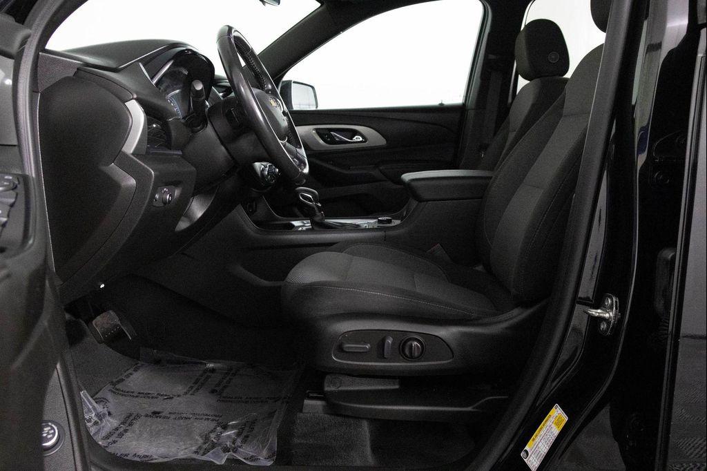 used 2022 Chevrolet Traverse car, priced at $29,536