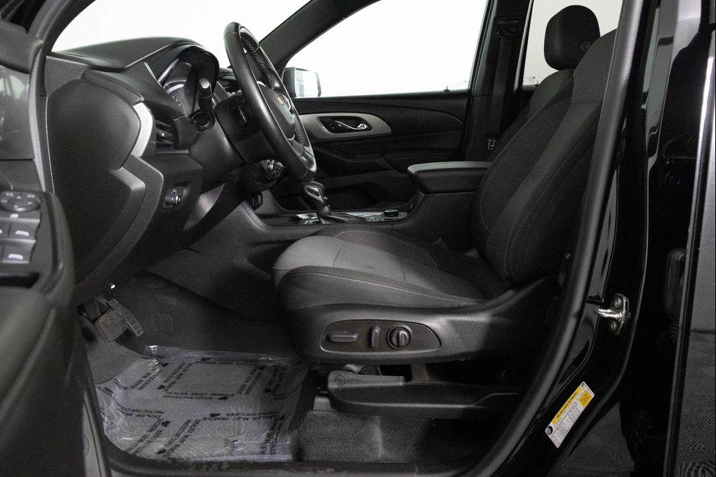 used 2023 Chevrolet Traverse car, priced at $27,198