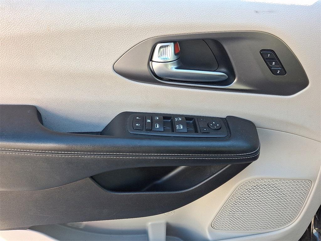 used 2022 Chrysler Pacifica car, priced at $22,987