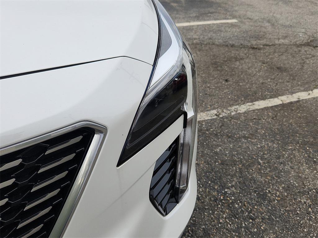 used 2022 Cadillac XT4 car, priced at $30,000