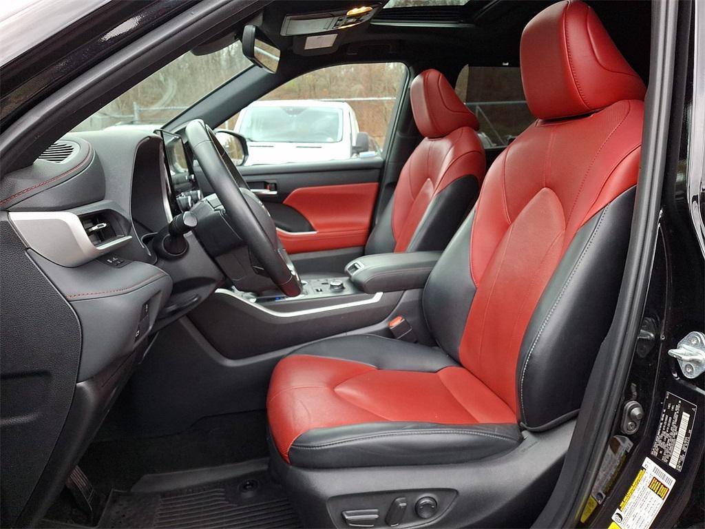 used 2023 Toyota Highlander car, priced at $38,800