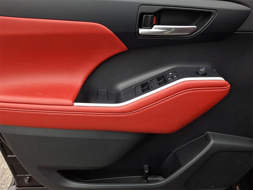 used 2023 Toyota Highlander car, priced at $38,800