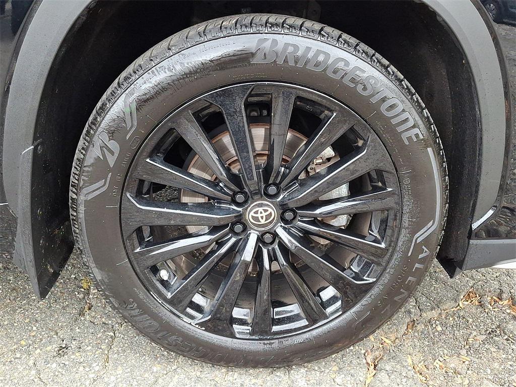 used 2023 Toyota Highlander car, priced at $38,800