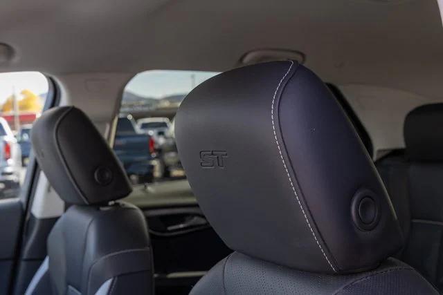 used 2025 Buick Envision car, priced at $31,500