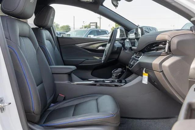 new 2025 Buick Envista car, priced at $28,780