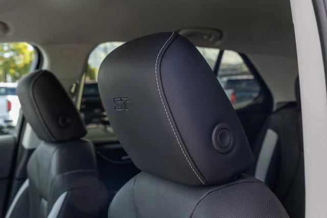 used 2025 Buick Envision car, priced at $35,900