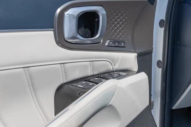 used 2022 Kia Sorento Plug-In Hybrid car, priced at $30,900