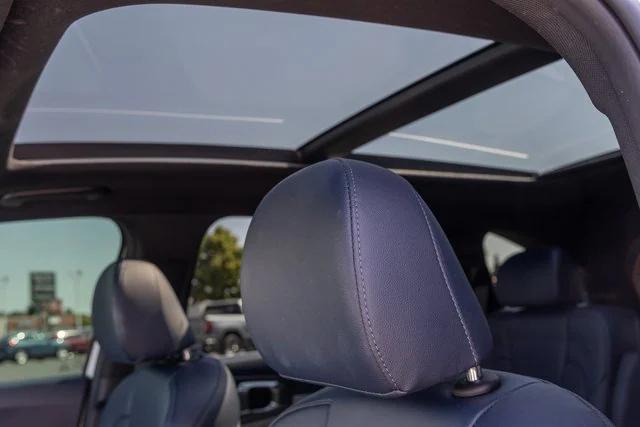 used 2022 Kia Sorento Plug-In Hybrid car, priced at $30,900