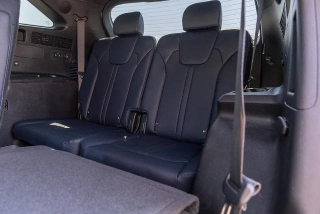 used 2022 Kia Sorento Plug-In Hybrid car, priced at $30,900