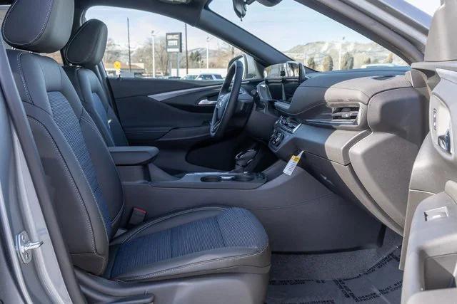 new 2025 Buick Envista car, priced at $26,285