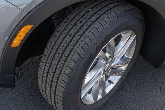 new 2025 Buick Envista car, priced at $26,285