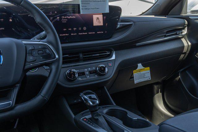 new 2025 Buick Envista car, priced at $26,785