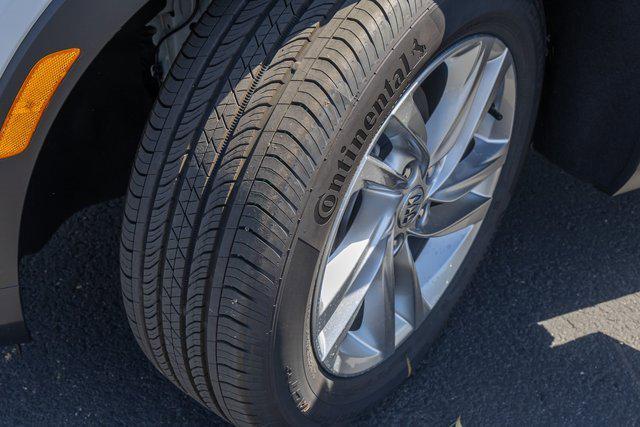 new 2025 Buick Envista car, priced at $26,785