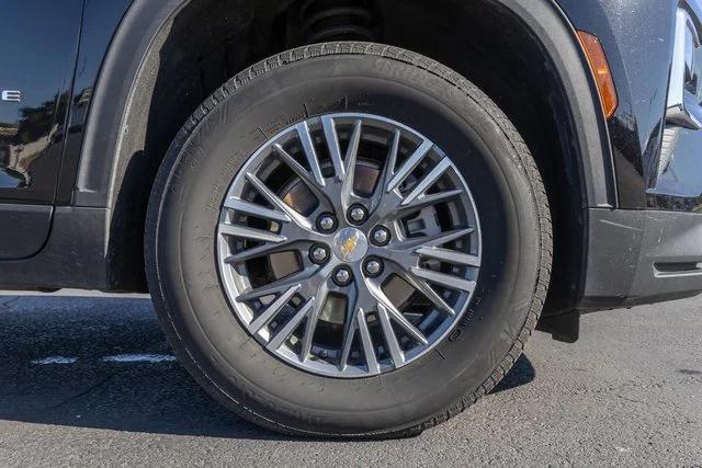used 2025 Chevrolet Traverse car, priced at $39,900