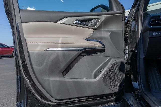 used 2025 Chevrolet Traverse car, priced at $39,900