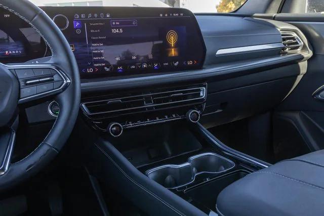 used 2025 Chevrolet Traverse car, priced at $39,900