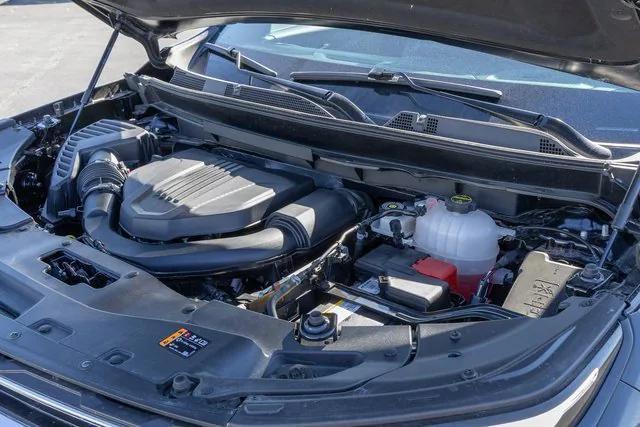 used 2025 Chevrolet Traverse car, priced at $39,900