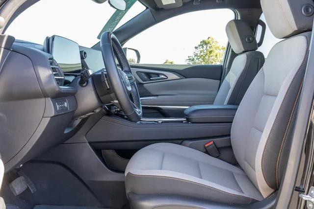 used 2025 Chevrolet Traverse car, priced at $39,900