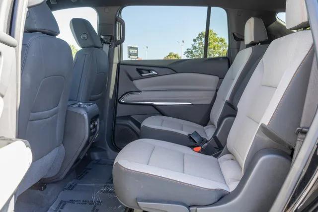 used 2025 Chevrolet Traverse car, priced at $39,900