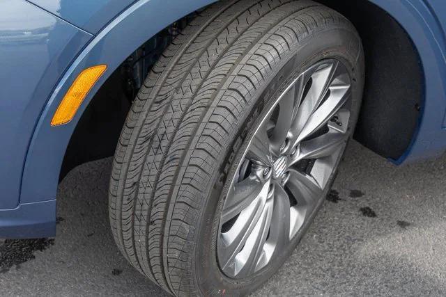new 2025 Buick Envista car, priced at $31,485