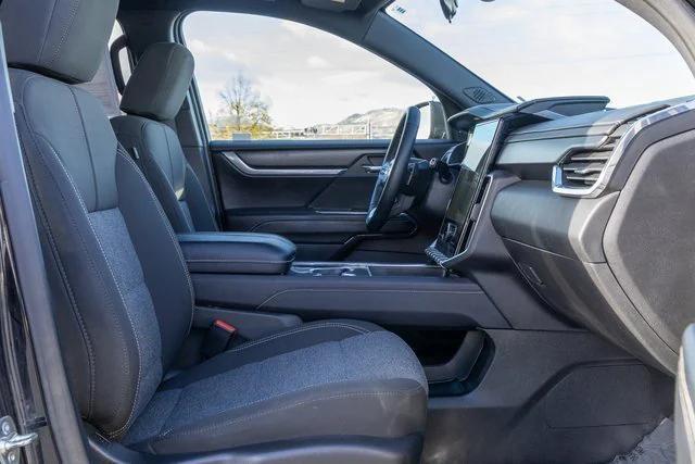 used 2025 GMC Acadia car, priced at $37,900